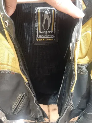 Chaqueta de cuero Richa negra y amarilla talla 56