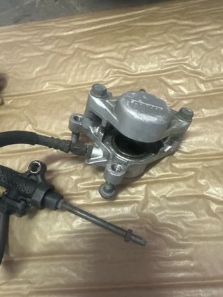 Yamaha tdm 850 kit Bomba, Pinza botella liquido