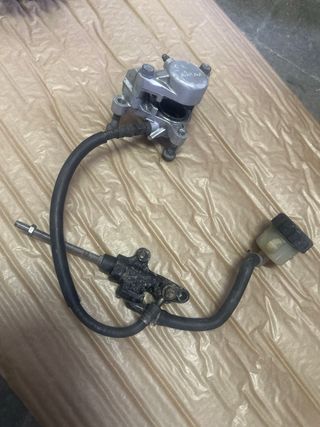 Yamaha tdm 850 kit Bomba, Pinza botella liquido