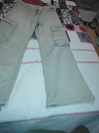 Pantalones anchos cargo beige