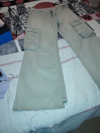 Pantalones anchos cargo beige