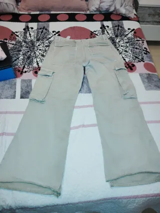 Pantalones anchos cargo beige