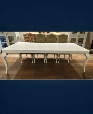 Mesa de comedor y 8 sillas