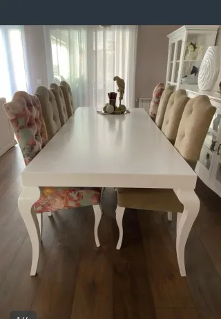 Mesa de comedor y 8 sillas