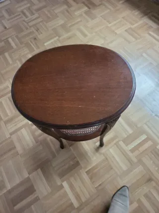 Mesa auxiliar redonda de madera