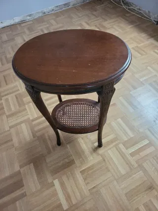Mesa auxiliar redonda de madera