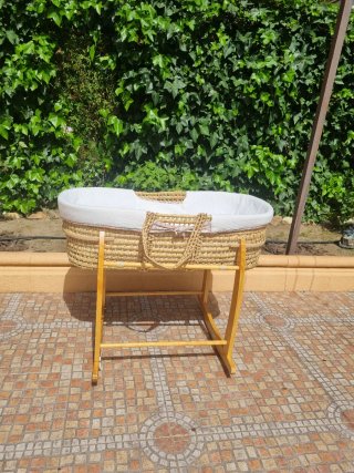 MOISÉS DE MIMBRE CON SOPORTE