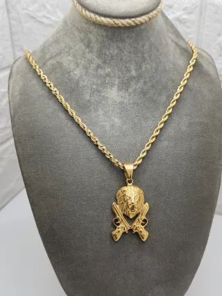 Collar León y Pistolas Chapado Oro