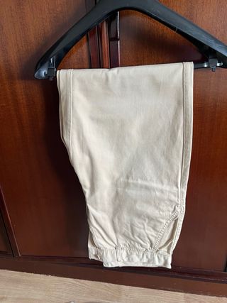 Pantalón beige hombre, talla 44. Nuevo