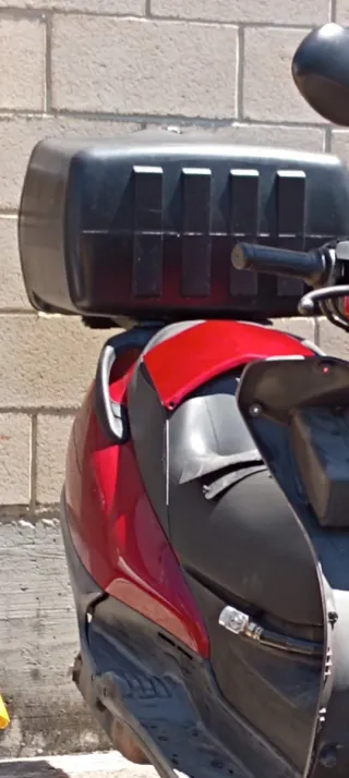 Cajón de reparto para moto scooter