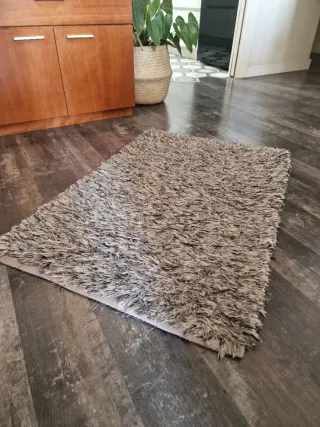 Alfombras de habitación gris 10€ cada una.