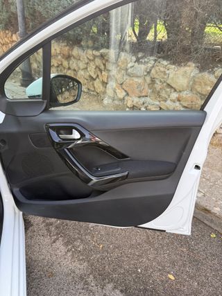 ✅Peugeot 208 2019 1.5HD 100Cv Diesel IVA DEDUCIBLE