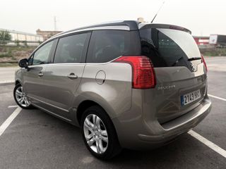 Peugeot 5008 2012