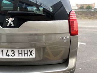 Peugeot 5008 2012