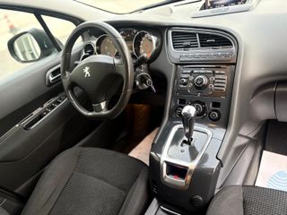 Peugeot 5008 2012