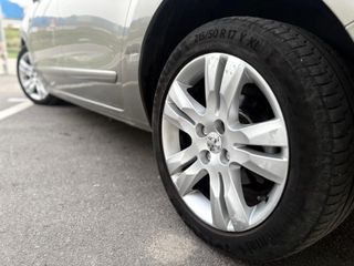 Peugeot 5008 2012