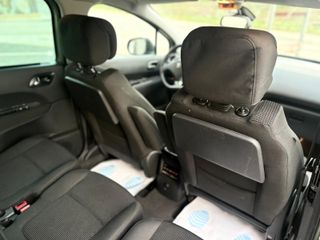 Peugeot 5008 2012