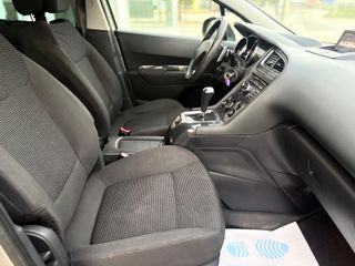 Peugeot 5008 2012
