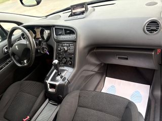 Peugeot 5008 2012
