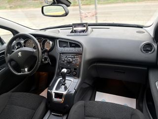 Peugeot 5008 2012