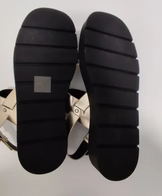 Sandalias mujer schuh negras y doradas