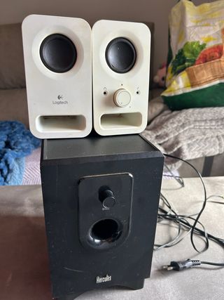Altavoces Logitech y Subwoofer Hercules