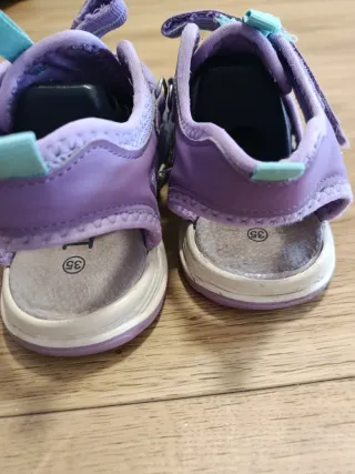 Sandalias moradas y turquesa T35
