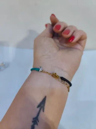Pulsera chica nueva negra y turquesa.