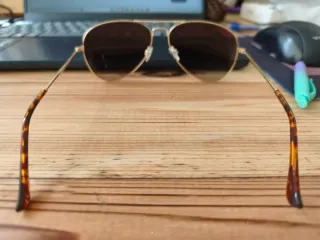 Gafas de sol Hawkers doradas y marrones