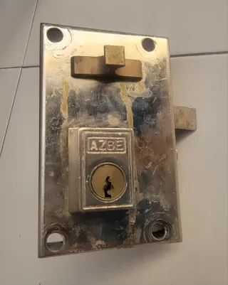 Cerradura de sobreponer Azbe sin llave