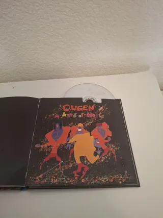 Libro CD Queen: A Kind Of Magic (EMI)