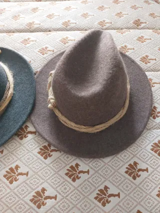 Lote 2 sombreros lana