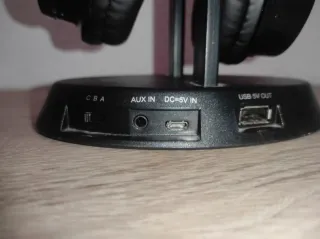 Cascos Inalámbricos con Base Negro