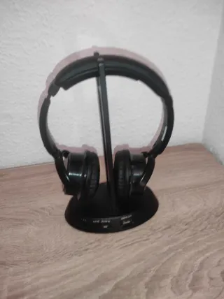 Cascos Inalámbricos con Base Negro