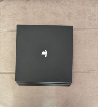 Consola PS4 Pro 1TB + 8 Juegos + cargador de mando