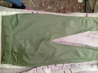 Lote 4 pantalones elásticos Tallas S, M, L. todo