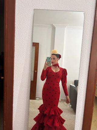 Traje de flamenca rojo con lunares burdeos