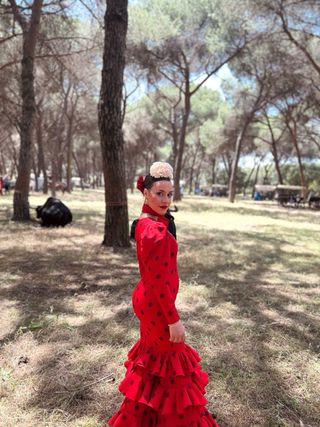 Traje de flamenca rojo con lunares burdeos
