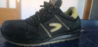 Zapatos de seguridad negros y amarillos