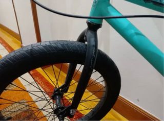 Bicicleta BMX color turquesa