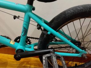Bicicleta BMX color turquesa