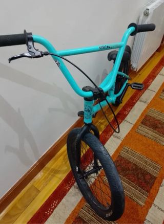 Bicicleta BMX color turquesa