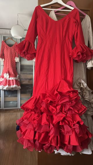 Traje de flamenca rojo volantes talla 40