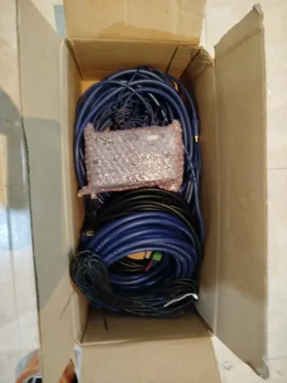 Conmutador Vídeo/Audio Comm IPC-4AU + Cables