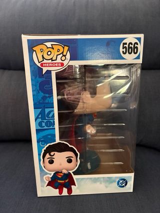Funko Pop! Superman 566 Jumbo (XL)