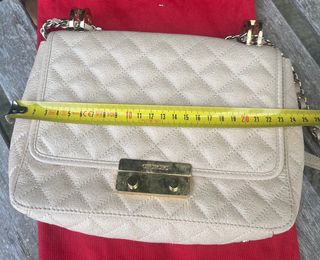 Bolso CH Piel Beige Cadena Dorada