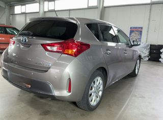 Toyota Auris 1.8 hibrido