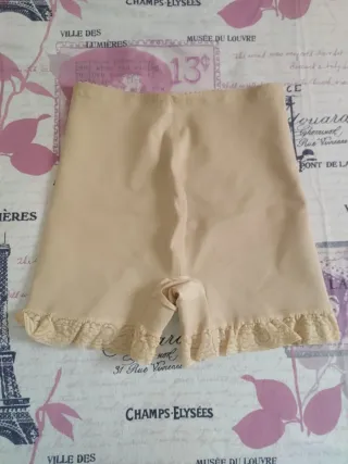 Faja vintage beige con encaje