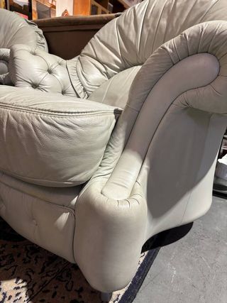 CONJUNTO DE SILLONES DE CUERO GRIS Chesterfield