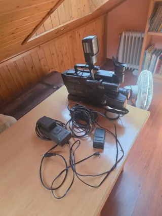 Videocámara Sony Hi8 Negra-V5000E.
